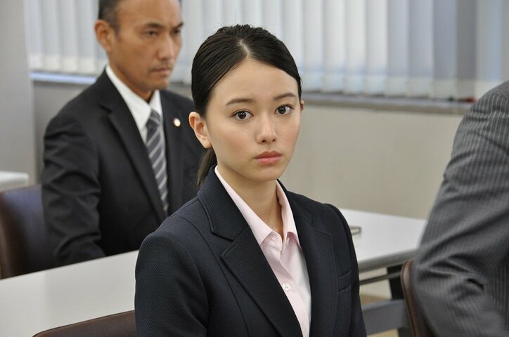 捜査一課長・内藤剛志が“パイセン”と呼ぶ? シリーズ最年少刑事・山本舞香、初の刑事役に「やりきった!」