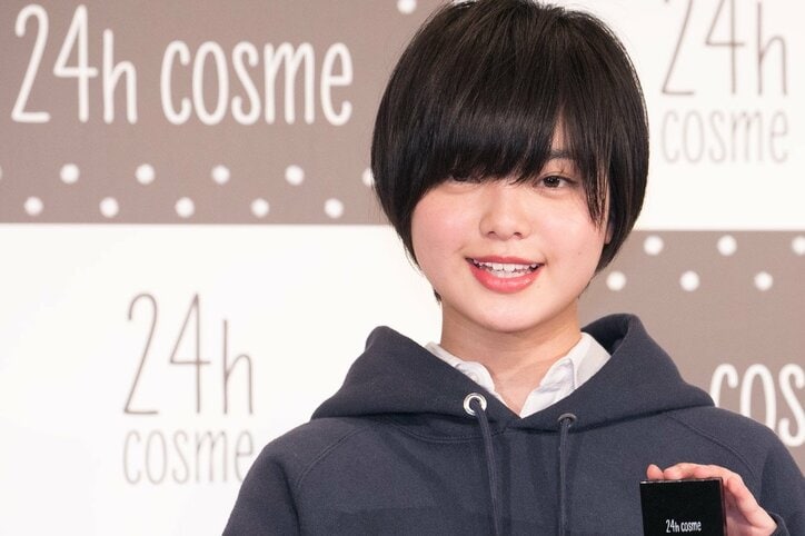 平手友梨奈、ソロ曲とともにコスメブランドの新CMに起用!
