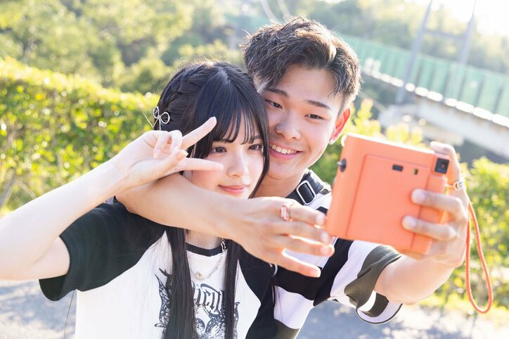 可愛すぎる女子高生、気になる男子からのバックハグにドキドキ「普通に死にそう」