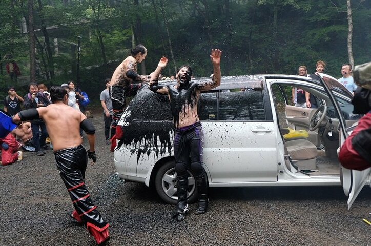 放送禁止レベルのヤバい奴らが集結!DDT名物キャンプ場プロレスで事件発生