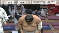 「手、つかんか!」我慢できずに突っかけた若手力士、審判長の一言ピシャリに即ペコリ反省 ファンも一緒に「さーせん」