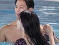 穴あき水着が話題の紅白出場の美人アーティスト「狙ってる男性が多い」男子から大モテ状態