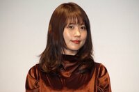 有村架純、デコルテがセクシーな大人ショットを披露「まばゆすぎて直視できない!!」「色っぽい」の声