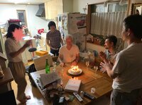 桃『家族との25年越しの再現写真』