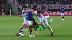 「怪物！」エース・上田綺世、伊東純也のロングスルーパスに超反応！「あそこで決めるとは」圧巻のダメ押し弾に列島衝撃