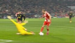 ハメられた…！“一瞬の動き”で相手GKが混乱「上手すぎ」 FWケイン、巧みな”駆け引き”→PK獲得「これが世界最高峰」