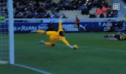 「ビッググレートセーブだ！」鈴木彩艶の“神の右腕ストップ”に現地実況が大絶叫！「素晴らしい」「パルマを救う」地元メディアも称賛