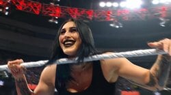 “最狂”女子、衝撃すっぴんで会場入り