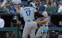 大谷翔平、人間性が分かる“一瞬の動き” バットボーイへの優しすぎる“神対応”が話題に「さすがの人格者」「大谷さんはプレー以外も超一流」