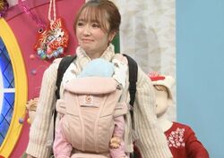 4児のママ・紺野あさ美、1人抱っこ＆3人と手を繋ぎながらお出かけする裏技に「どうなってるの！？」横澤夏子が驚愕