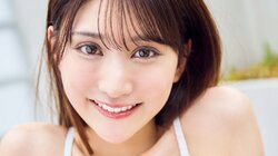 “人見知りの元アイドル”星乃まりなが純白ビキニに 『FLASH』で水着グラビア初挑戦
