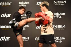 「武尊の腕が壊れちゃう」「これはヤバい…」対戦相手の強烈ミドル 衝撃の“破裂音”に記者陣からどよめき ファンから心配の声も