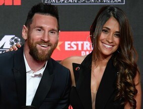 「最高にカワイイ応援団！」メッシの活躍を現地で見守った、妻アントネラさんと子ども３人の集合写真が大反響！「偉大なるファミリー」【W杯】