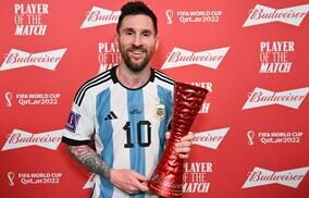 「この写真見たことあるぞ」W杯決勝T全試合で最優秀選手に輝くメッシが話題！「MOTM =Messi Of The Matchだ」