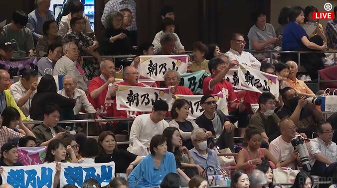 「後ろのお客さんを見えづらくしない程度に」境川親方、大応援団に私見 力士とファン双方に寄り添う見解に「親方のファンになっちゃう」「素敵なコメント」 3枚目