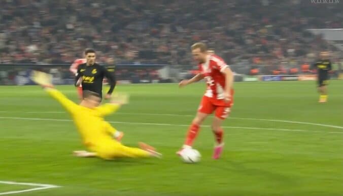 【写真・画像】ハメられた！ ”ある動き”で相手GKが混乱「上手すぎ」 FWケイン、巧みな”駆け引き”→PK獲得「これが世界最高峰」　1枚目