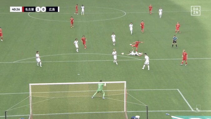 「悪魔の左足」が炸裂！名古屋10番の“20m爆裂ドライブシュート”にSNS沸騰「理不尽なマテウスが帰ってきた」「安定のレベチ」「ゴラッソえぐすぎる」 4枚目