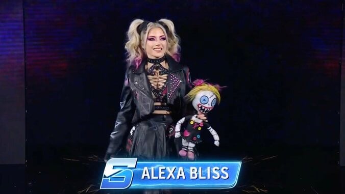 “ゴスロリ×ツインテ”ビジュが目を引くアレクサ