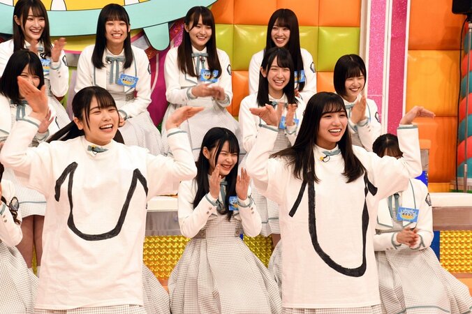 日向坂46、小籔のシゴキで新たな魅力が開花!? 佐々木久美「こんな柿崎初めて見ました」 17枚目