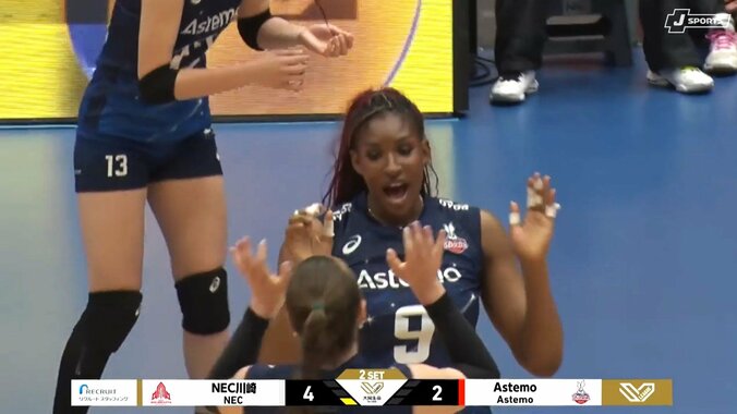 身長195センチ、Astemoのブリオンヌ・バトラー