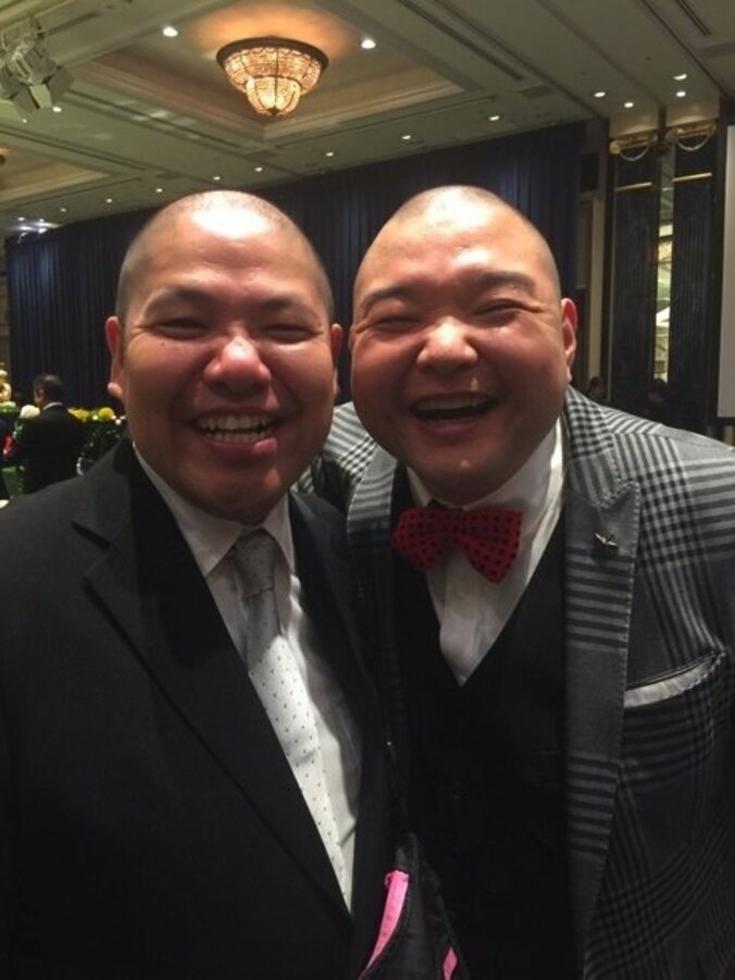 内山信二、長友＆平のアモーレ結婚式に出席し「俺も結婚するぞ」 2枚目