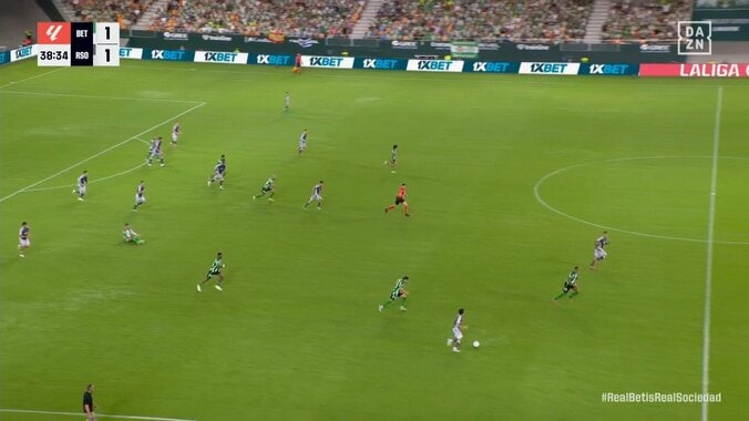 【映像】強烈“体当たり”に吹っ飛ばされた瞬間