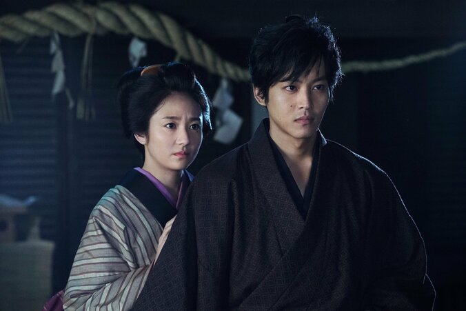 松坂桃李 主演『居眠り磐音』より木村文乃＆芳根京子の場面写真到着 2枚目