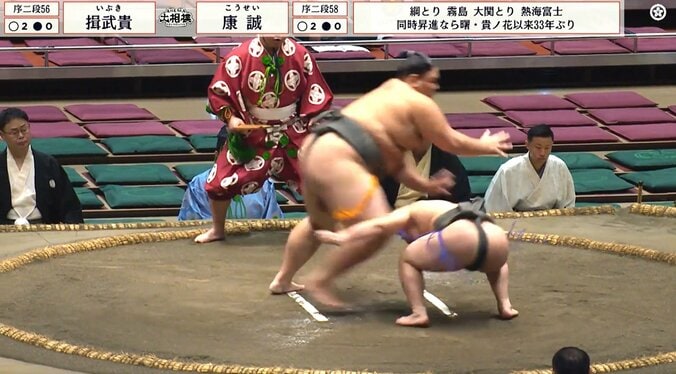 「今何が起きた？」「何もしてないのに」181キロの巨漢力士にまさかの“秒”決着 “100キロ差”対決で小兵が魅せた 4枚目