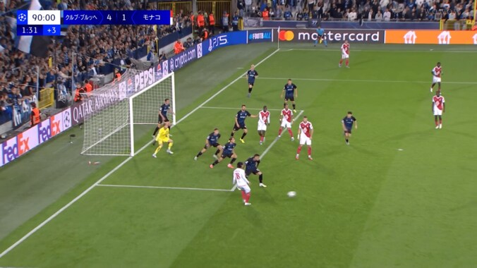 絶品！ 南野拓実、CLで“吸い付きトラップ”からアシスト！「めちゃくちゃ綺麗」「うますぎるやろ」元バルサFWの初得点を演出した瞬間 4枚目