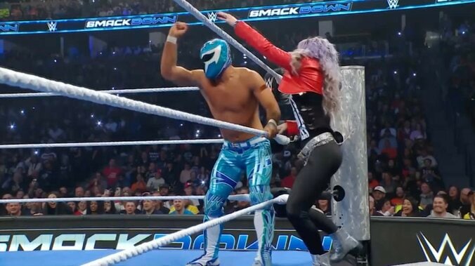 キャンディスの急襲に気づかないアクシオム