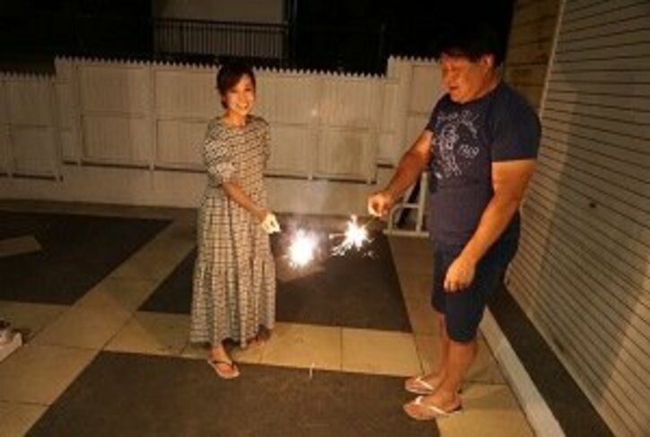 花田虎上、家族で今年初めての花火を満喫するも「妻に怒られてます」