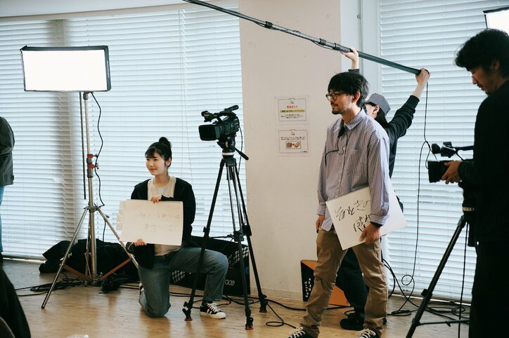 【写真・画像】「犯人はこいつ」高校時代の同級生をSNSで晒しあげ…地方在住の主婦の“歪んだ承認欲求”が怖すぎる『透明なわたしたち』 2枚目