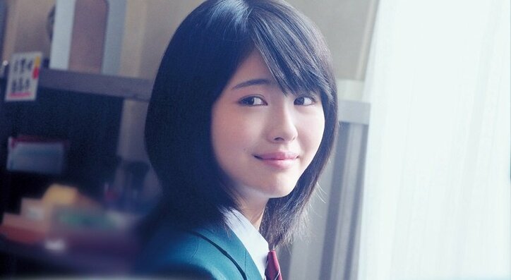 「君と膵臓をたべたい」 浜辺美波が焼肉店でシビレ(膵臓)に初挑戦