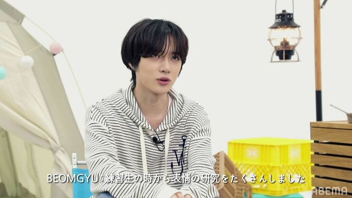 TOMORROW X TOGETHER、超貴重な新曲のMV撮影に密着！日本語の歌詞を確認する姿も