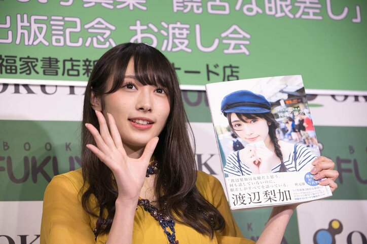 「白石麻衣は憧れの存在」欅坂46・渡辺梨加、水着姿も披露した初のソロ写真集は初版10万部