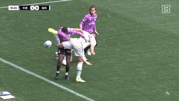 【映像】球際の攻防から一触即発の睨み合い