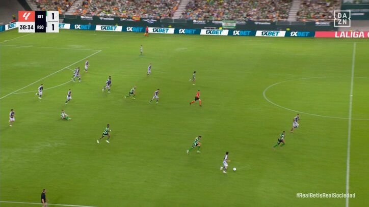 【映像】強烈“体当たり”に吹っ飛ばされた瞬間