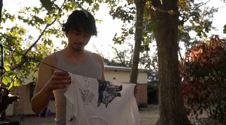 東出昌大がアフリカでひたすら洗濯物を絞り、腕筋を躍動させる「東出史上1番かっこいい」ファン必見6分間の完全版映像を緊急配信