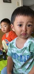 あぢゃ、手足口病を疑った息子たちの症状を明かす「膝の裏のブツブツがひどくなって」