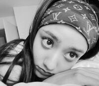 「お人形さんみたい」「可愛すぎる」谷まりあのキュートな上目遣いショットにファン悶絶