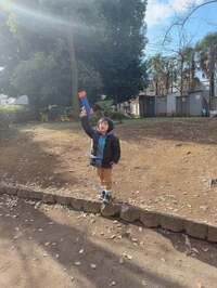 アレクサンダー『たのしく遊んでます』