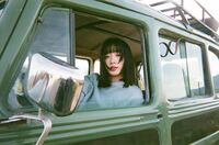 永野芽郁、車の中から見つめるキュートなショットに「可愛すぎる、、」「助手席乗りたい！」と絶賛の声