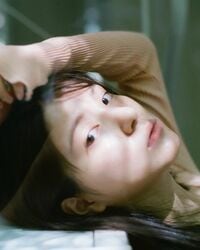 「寝起きの彼女感たまりません、、、」川島海荷、透明感溢れるドアップショットにファン悶絶