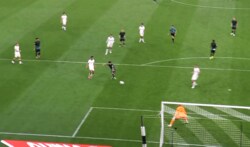 嘘だろ！？ 菅原由勢、超決定機でシュート失敗…「それは決めてくれ」「最高のパスだったのに」本人もファンも頭を抱えた瞬間