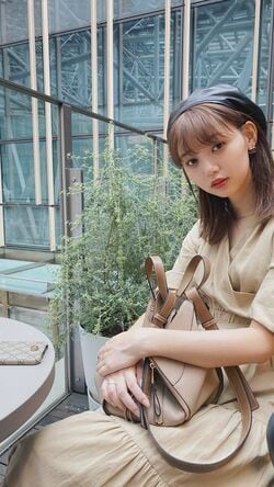 江野沢愛美、秋のベージュコーデを披露「三上悠亜ちゃんブランドのワンピースを自分らしく着ました」