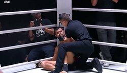 「ボディで失神は初めて見た」衝撃KOに驚き相次ぐ 開始15秒の失神ダウンから奇跡の復活も「1試合で2度眠った男」が迎えた劇的ラスト