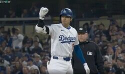 球場騒然！ 大谷翔平、ベンチに向かって一瞬だけ見せた“ポーズ”が話題に　得点圏でヒット後のリアクションにファン騒然 「カッコ良すぎる」「雑音を消したな」