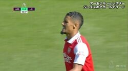 浮き球パスを“絶妙なヘディング”で決めたのは…相手DF！？　フランス代表の痛恨ミスにファンも「やっちまった」と嘆く