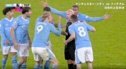 新たな誤審？「審判ふざけんなよ！」「マジで何してんの…」 怪物・ハーランドもペップもブチギレ！ 物議を醸す“謎ジャッジ”に大ブーイングの嵐が吹き荒れる瞬間