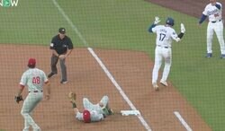 球場騒然！一体、何が起きた…！？ 大谷翔平、“爆走走塁”でハプニング発生　解説者が「危ない…」相手野手が転倒して“一瞬ヒヤリ”